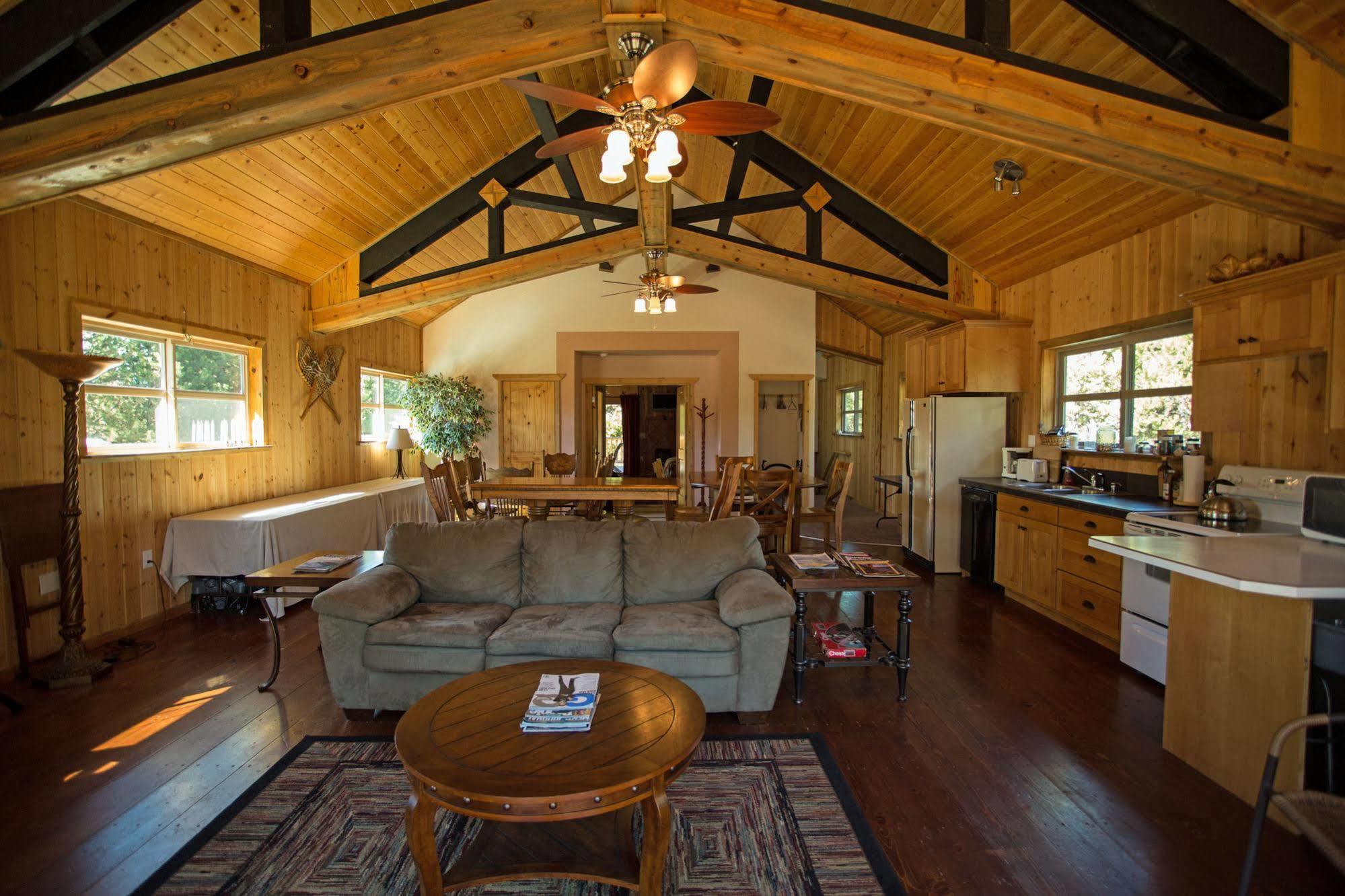 Diamondstone Guest Lodges La Pine Exterior foto